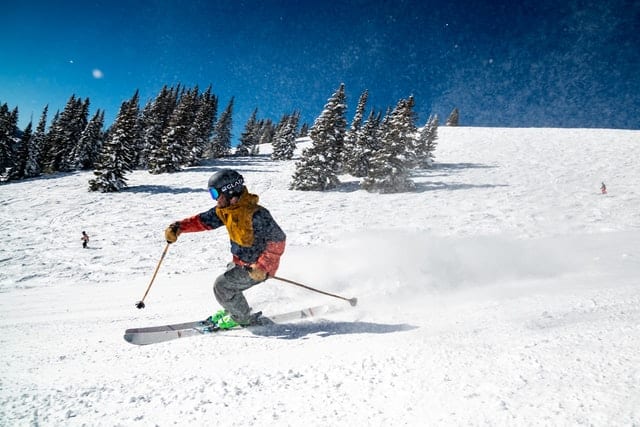 A man doing a left turn on skis at Vail